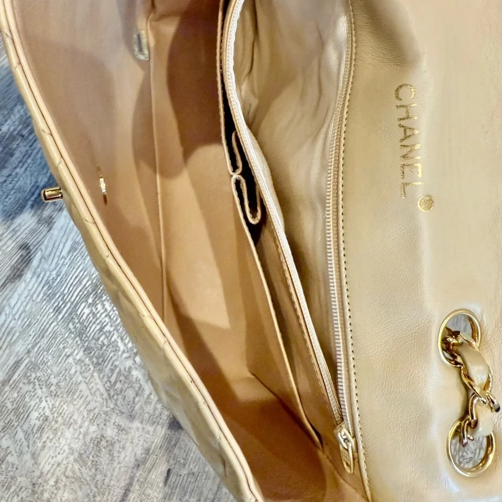 *RARE* Vintage Chanel
Flap Bag, 24krt gold plated (Coco trademark relaunch) - Picture 10 of 16